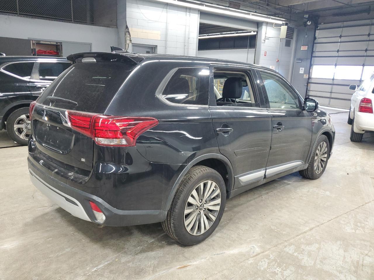 2020 Mitsubishi Outlander Se - Фото 3