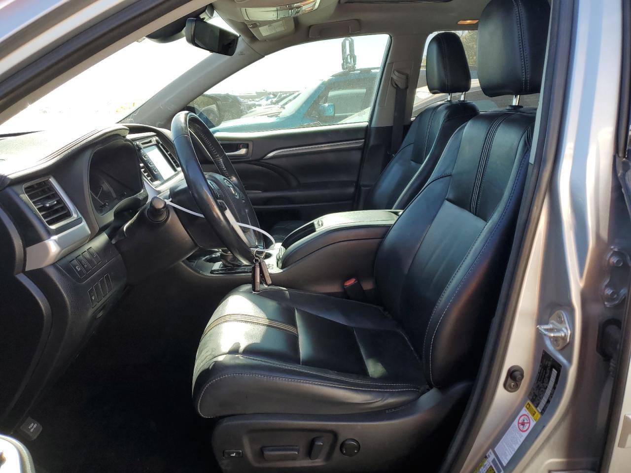 2017 Toyota Highlander Se - Фото 7