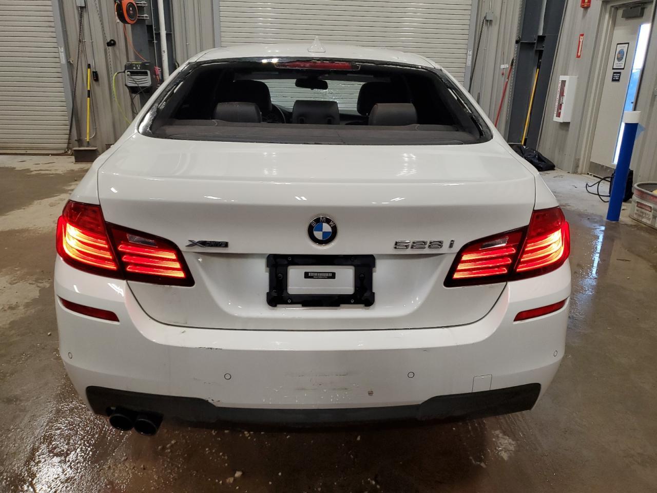 2016 BMW 528 Xi - Image 6