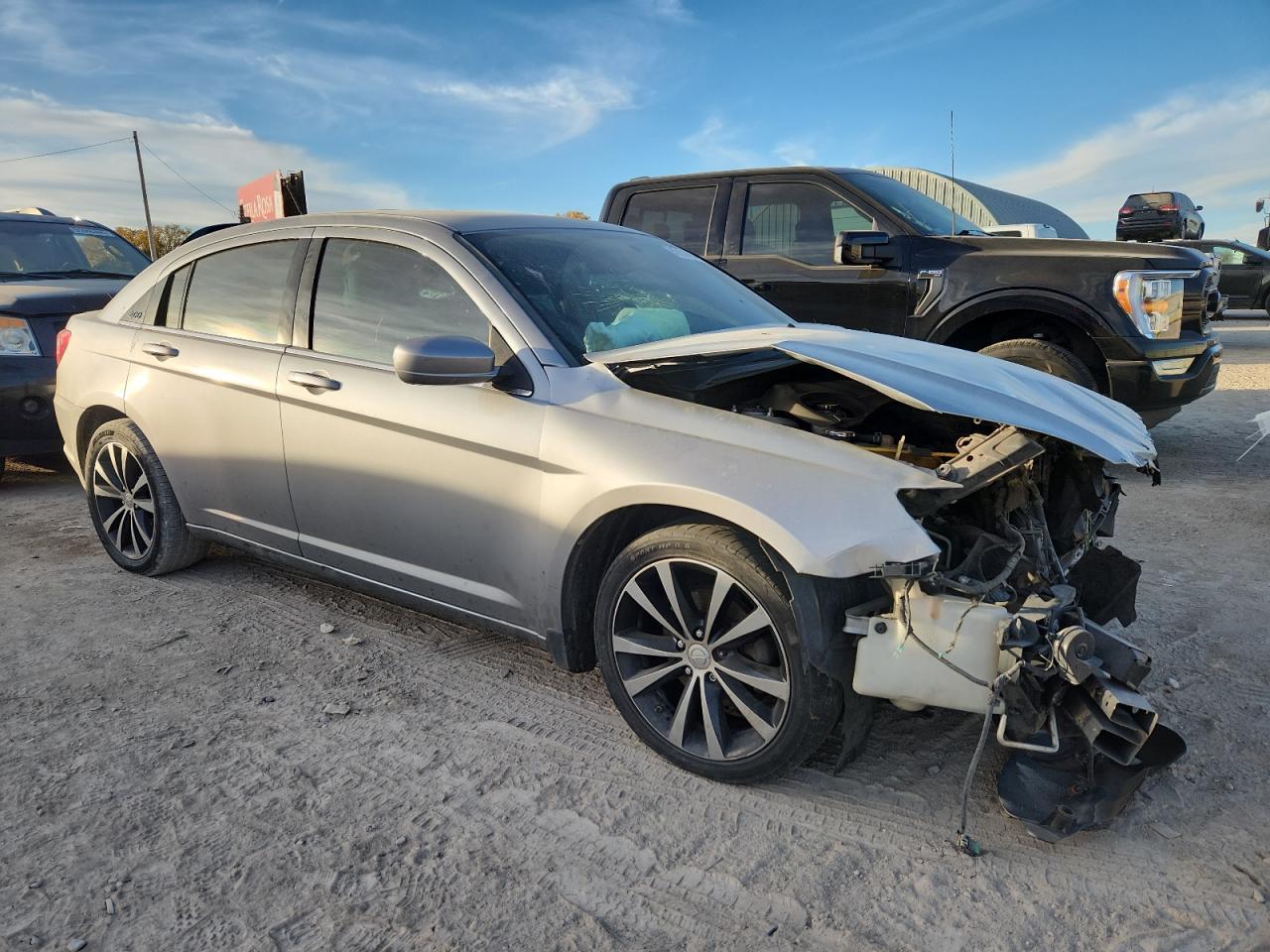 2013 Chrysler 200 Limited - Image 4