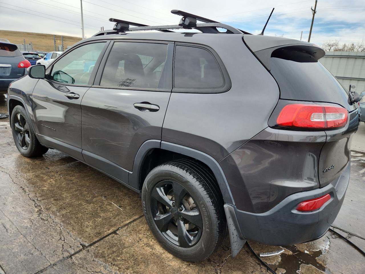 2016 Jeep Cherokee Latitude - Image 2