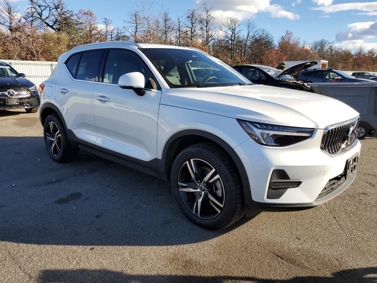 2025 Volvo Xc40 Core - Фото 4