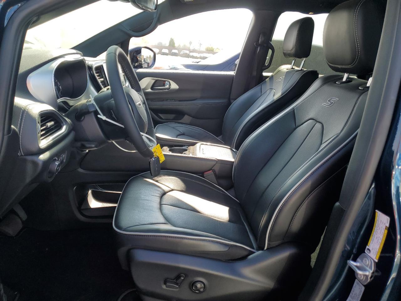 2025 Chrysler Pacifica Limited - Image 7