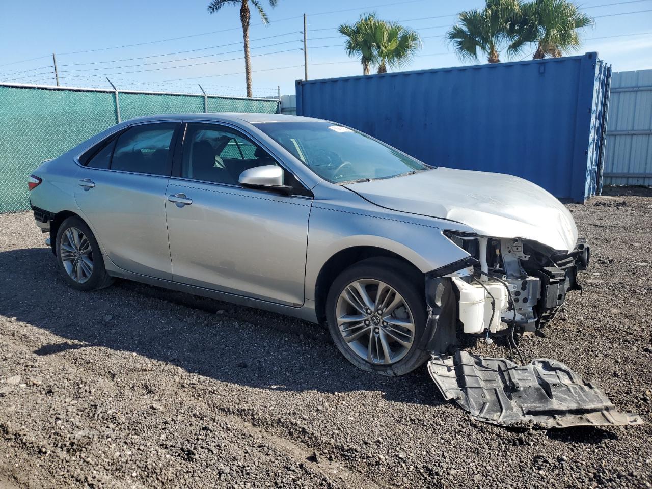 2017 Toyota Camry Le - Фото 4