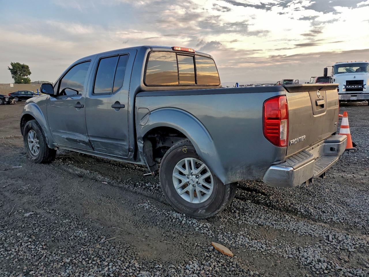 2019 Nissan Frontier S - Фото 2