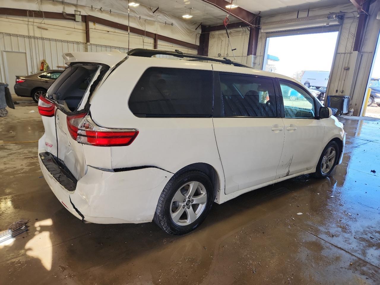 2018 Toyota Sienna Le - Фото 3