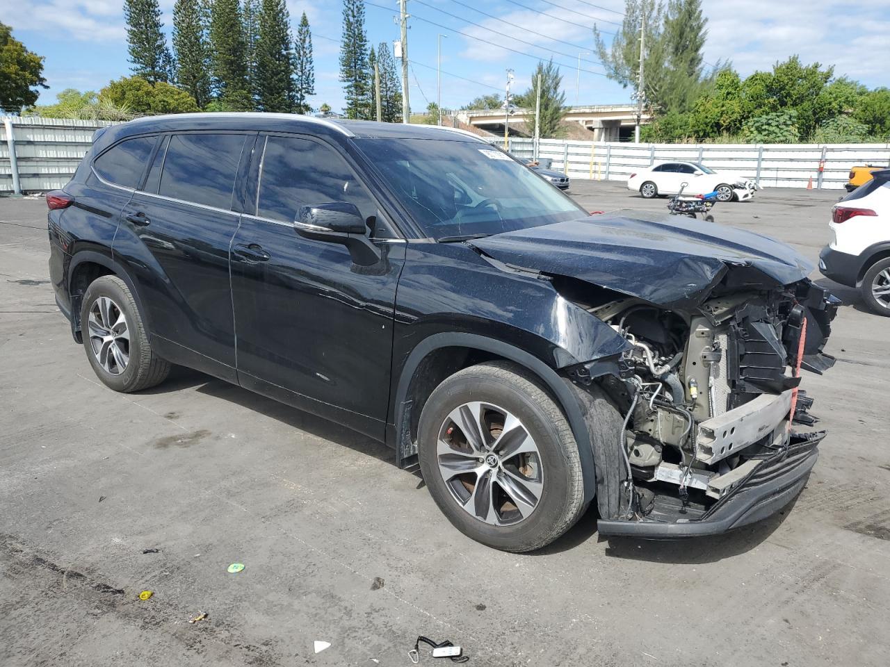 2022 Toyota Highlander Xle - Image 4