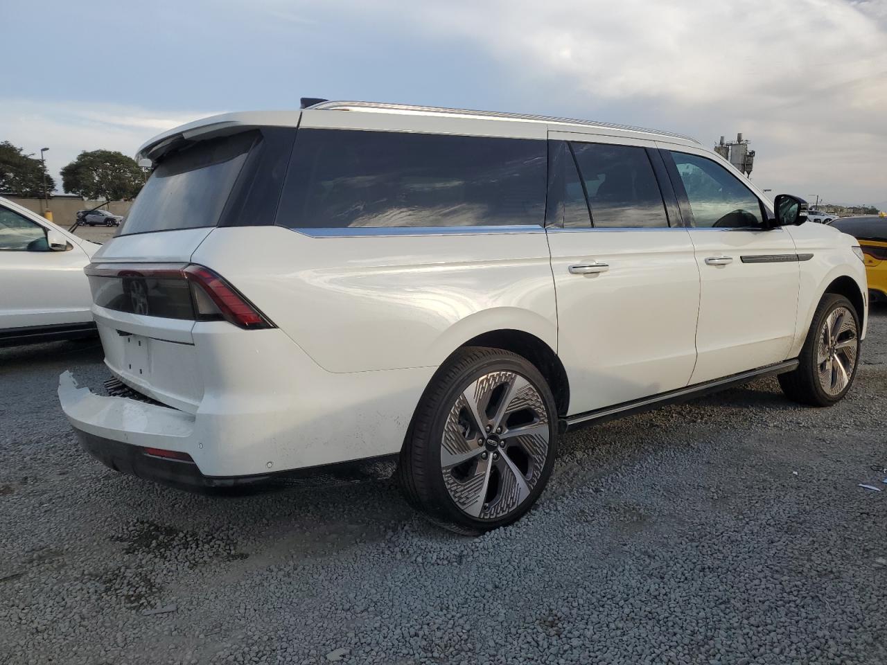 2025 Lincoln Navigator L Black Label - Image 3