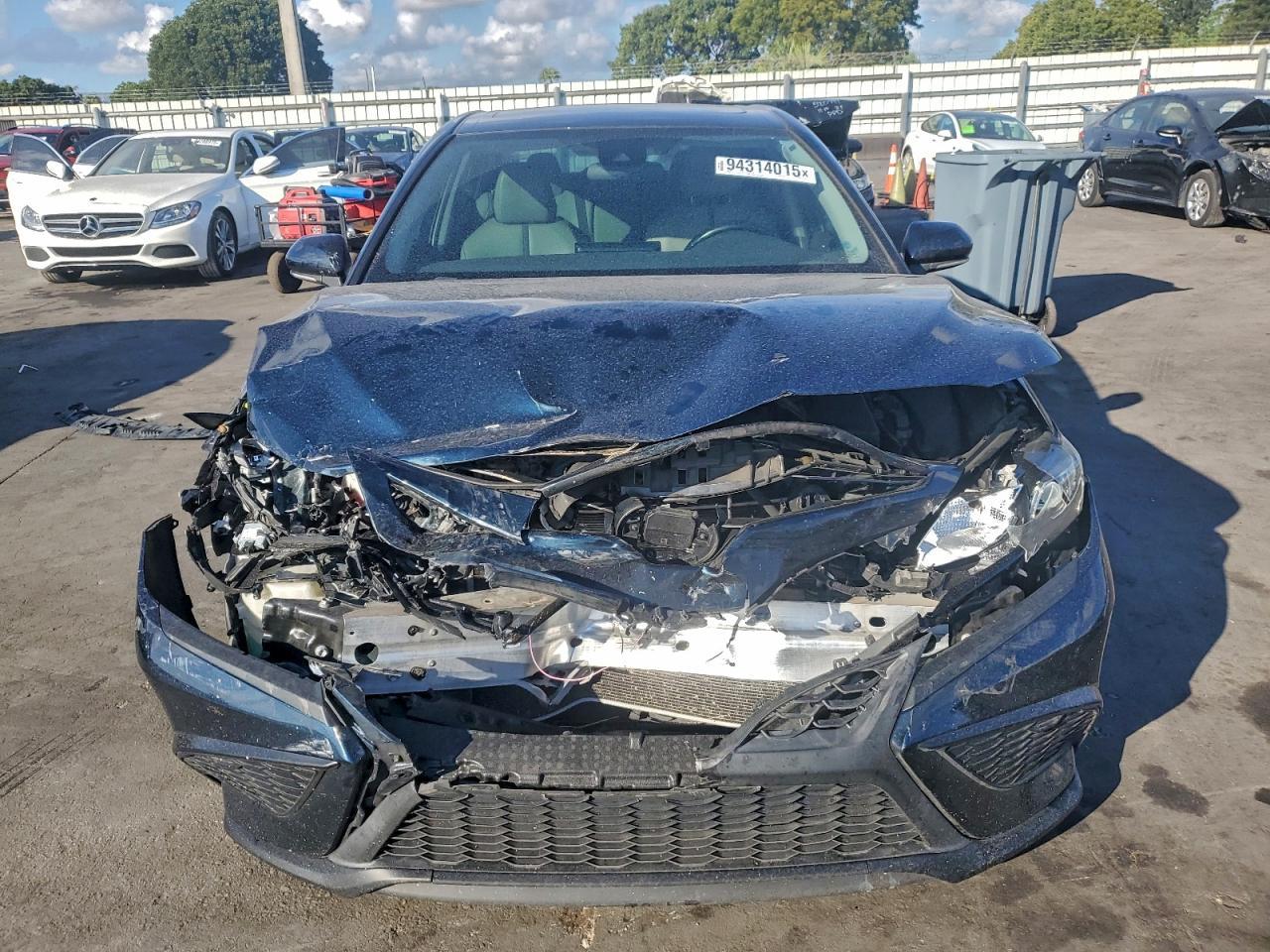 2021 Toyota Camry Se - Фото 5