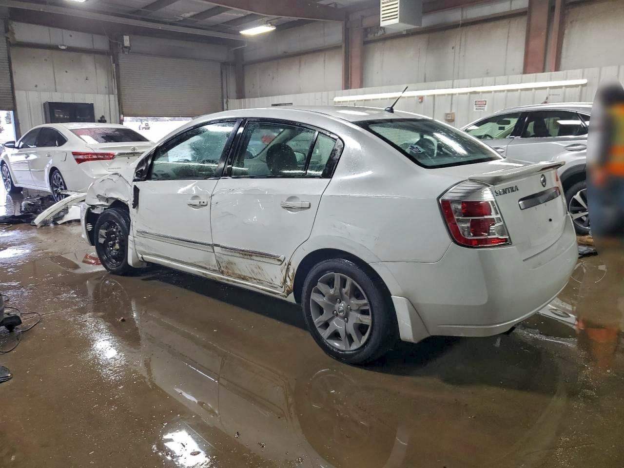 2011 Nissan Sentra 2.0 - Image 2