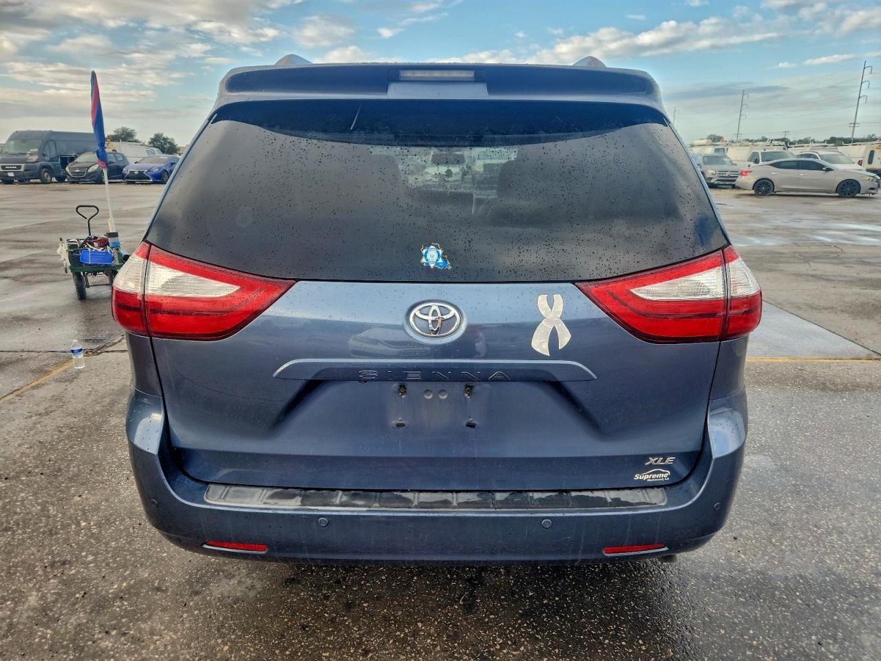 2015 Toyota Sienna - Фото 6