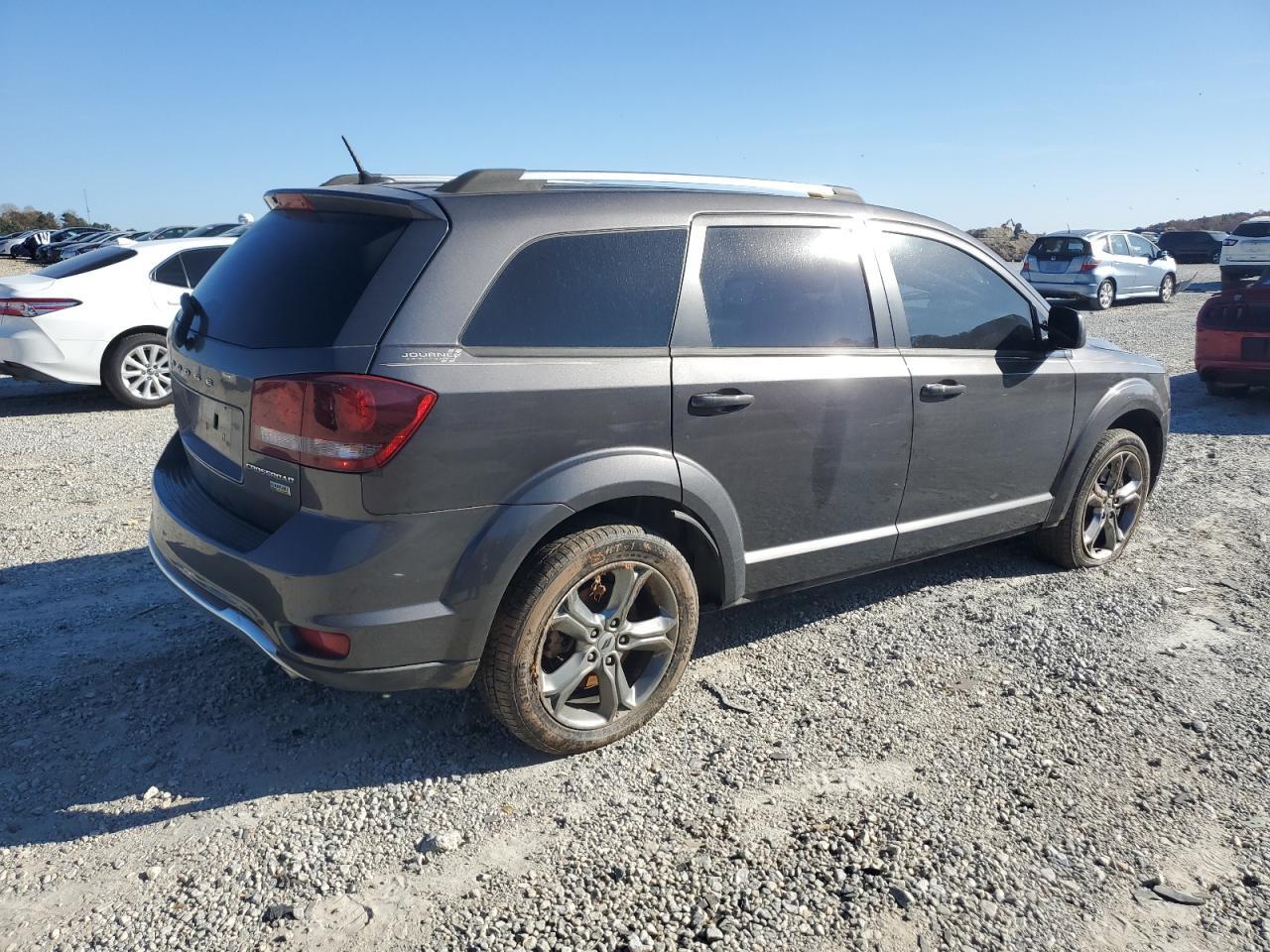 2018 Dodge Journey Crossroad - Image 3