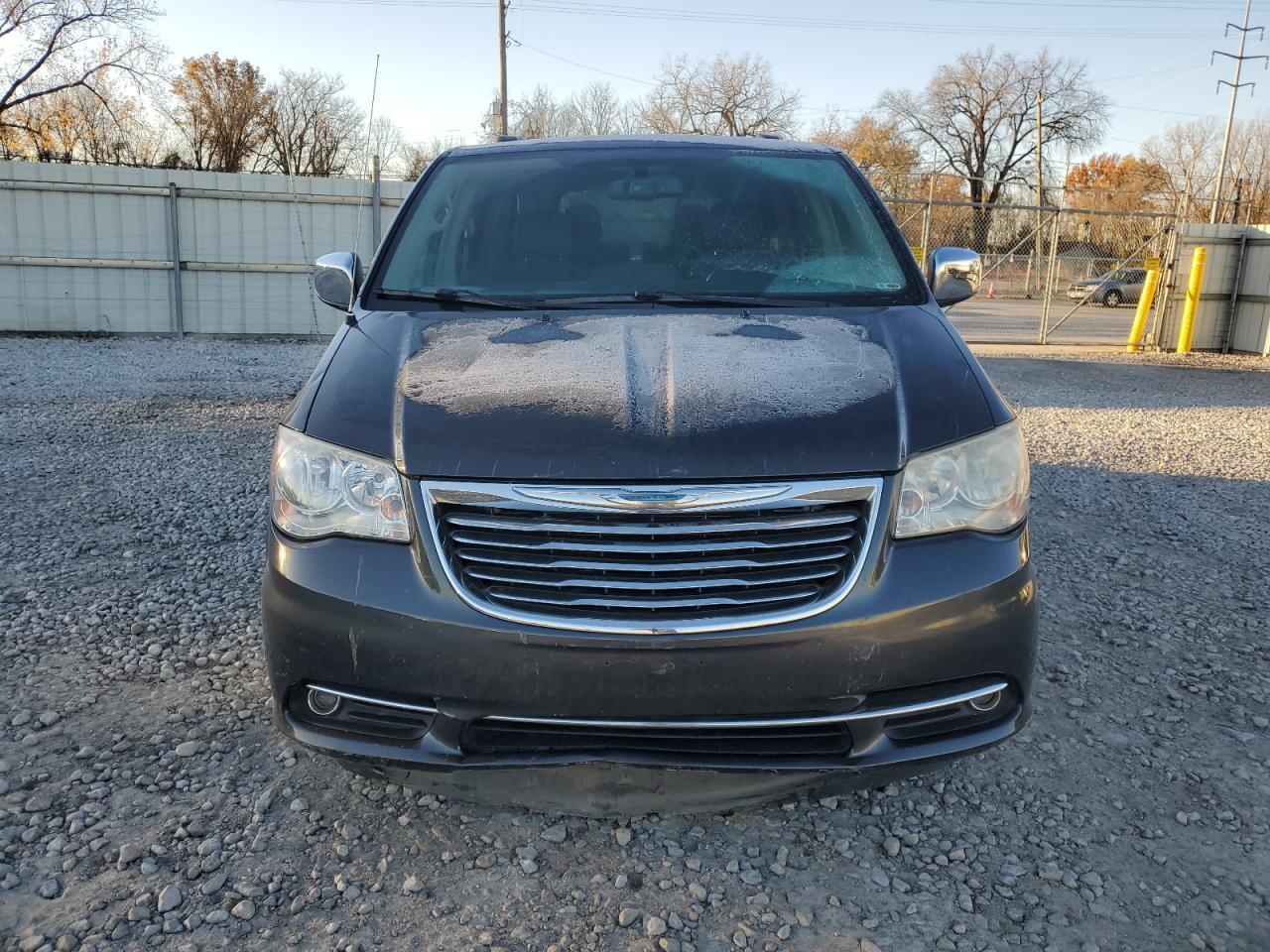 2012 Chrysler Town & Country Touring L - Фото 5