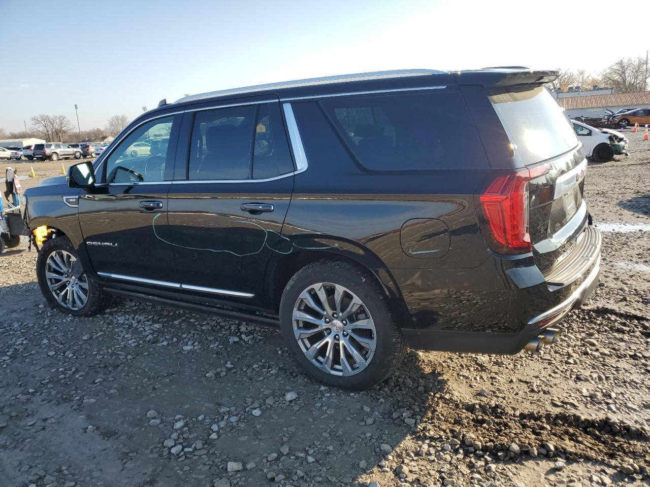 2021 GMC Yukon Denali - Фото 2