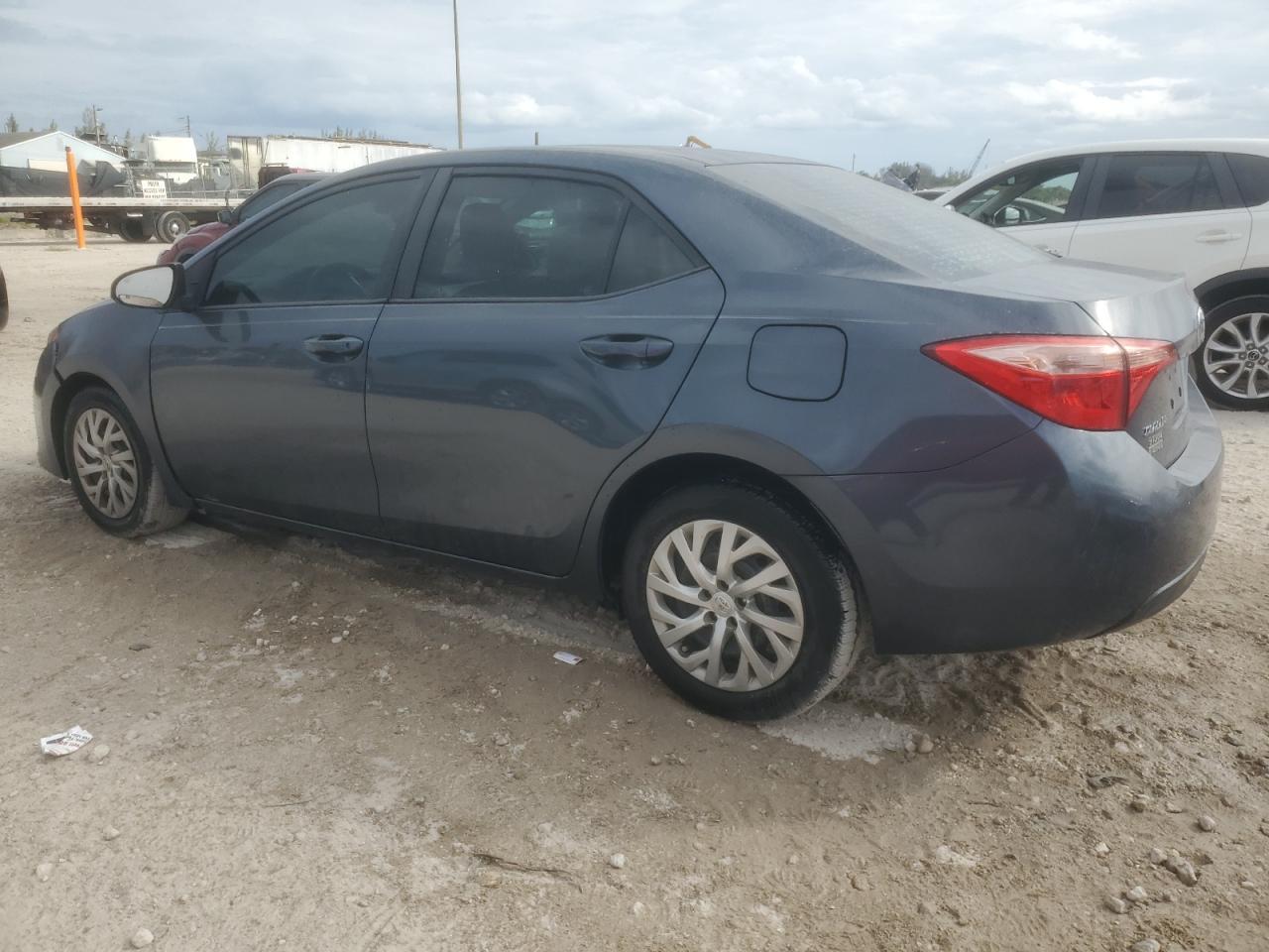 2019 Toyota Corolla L - Фото 2