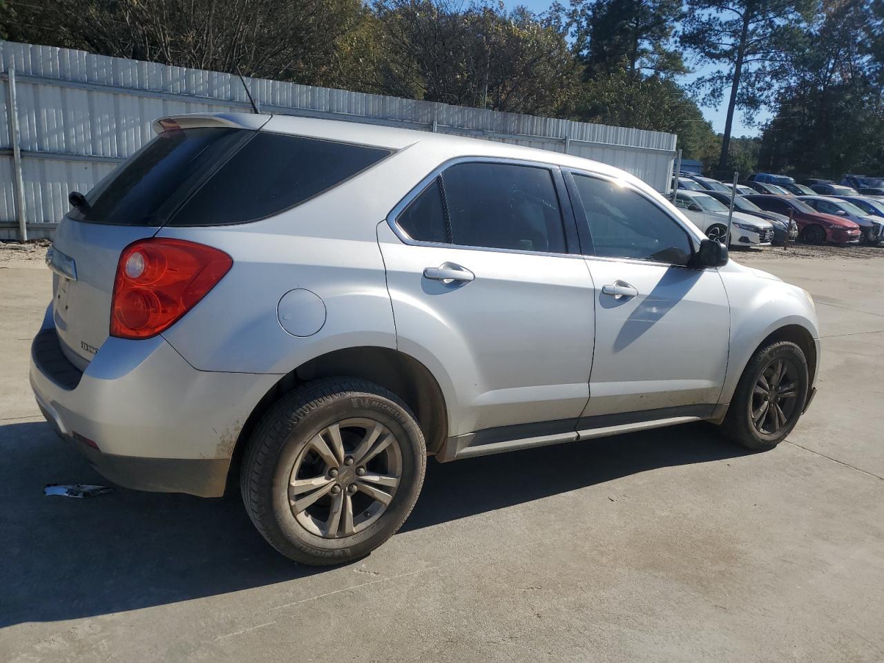 2014 Chevrolet Equinox Ls - Image 3