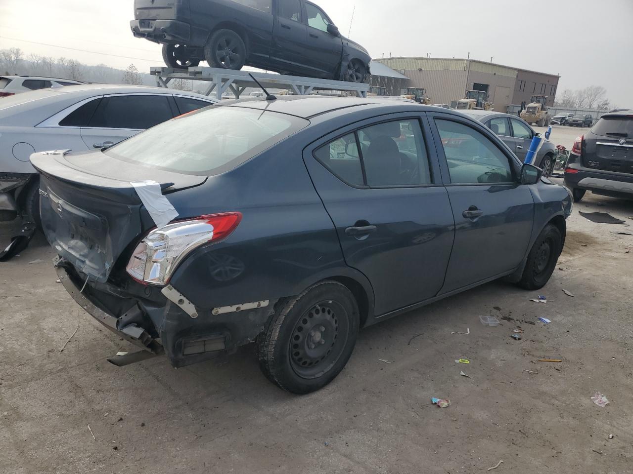 2016 Nissan Versa S - Фото 3