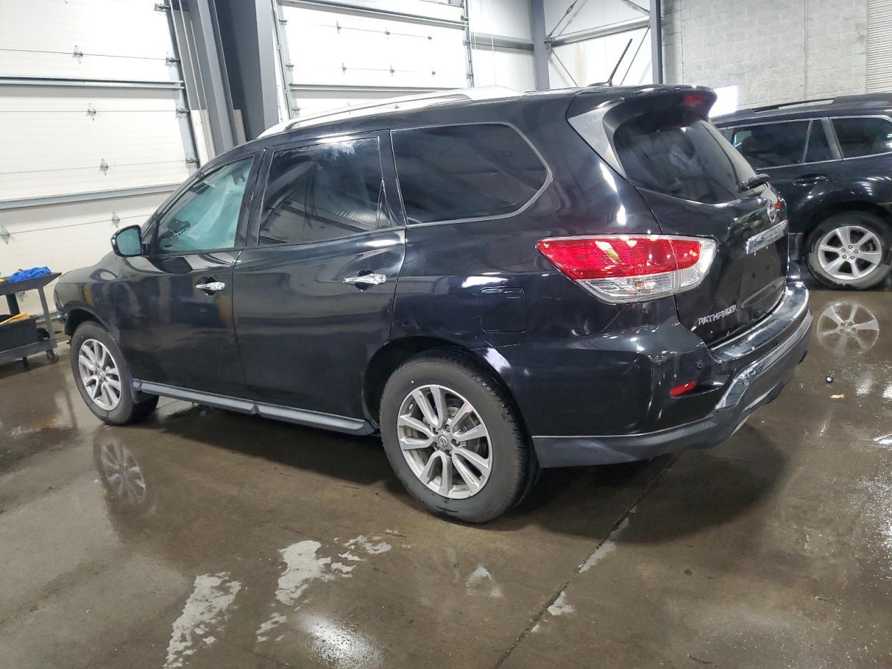2015 Nissan Pathfinder S - Фото 2