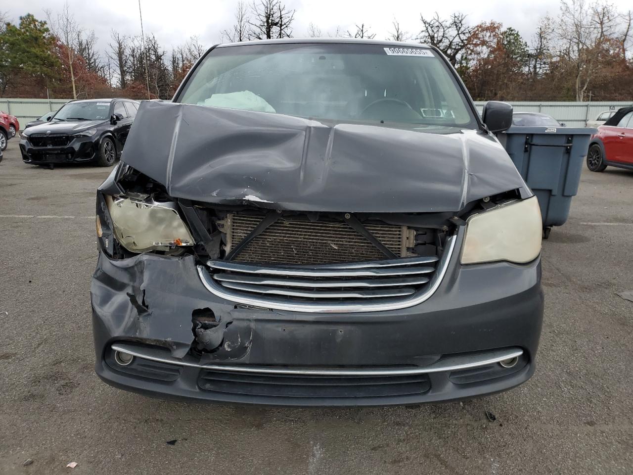 2012 Chrysler Town & Country Touring - Фото 5