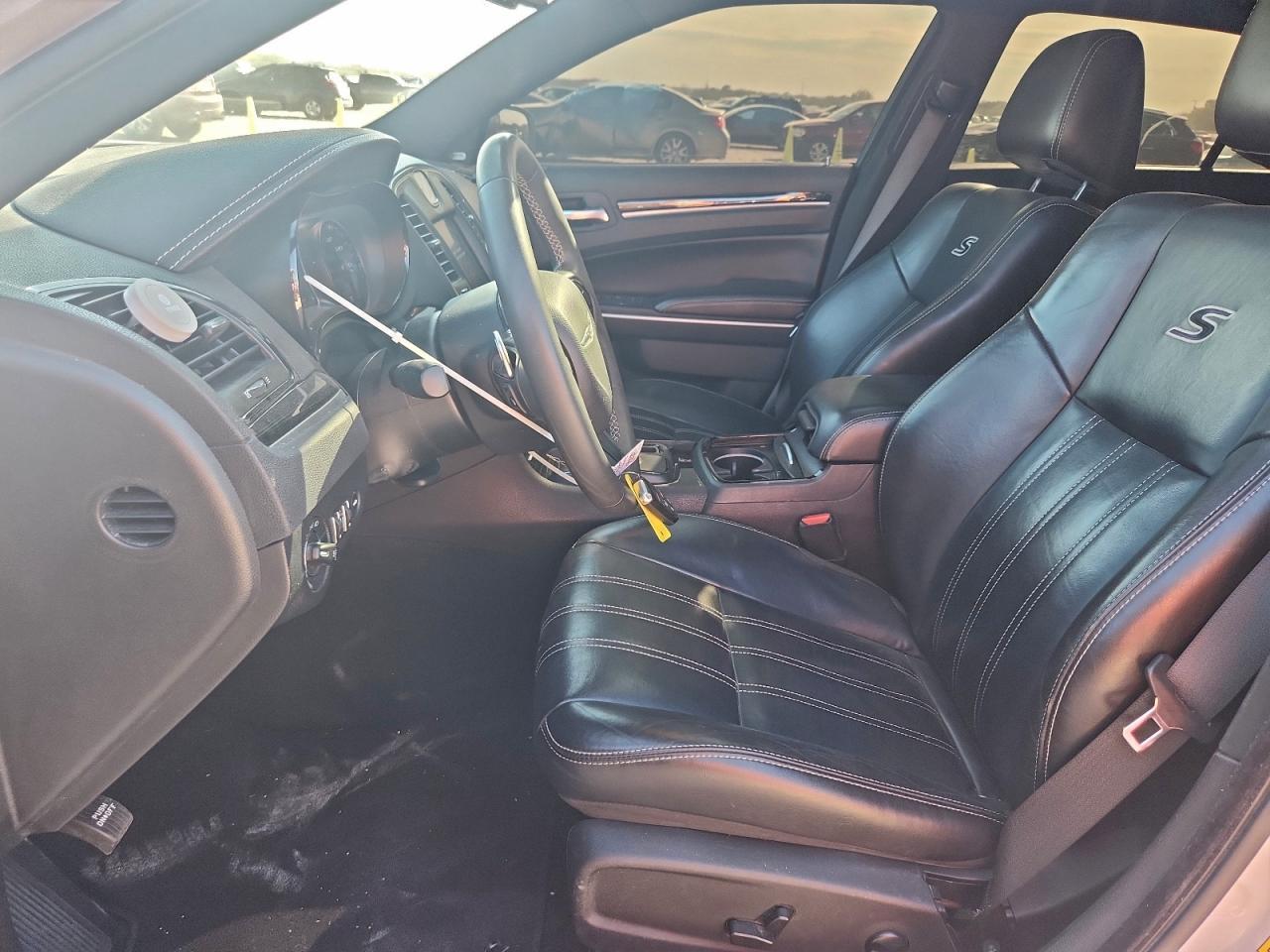 2022 Chrysler 300 S - Фото 7