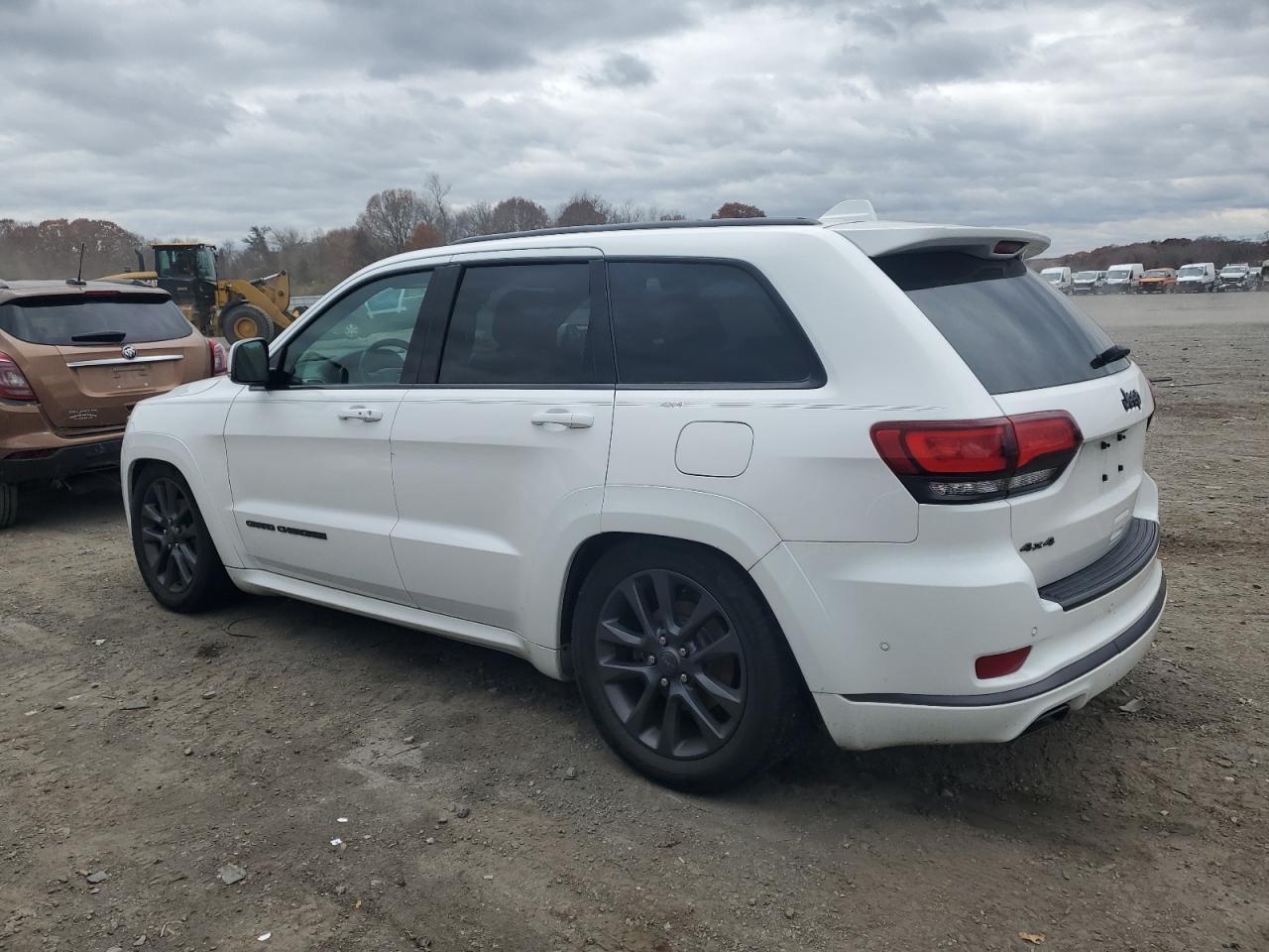 2018 Jeep Grand Cherokee Overland - Image 2