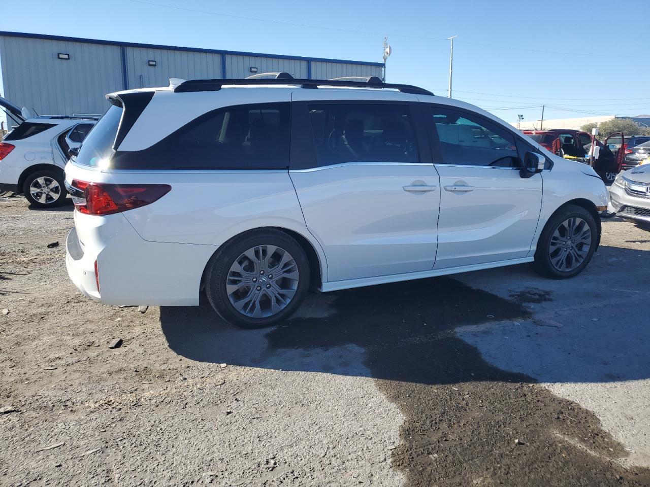 2025 Honda Odyssey Touring - Фото 3