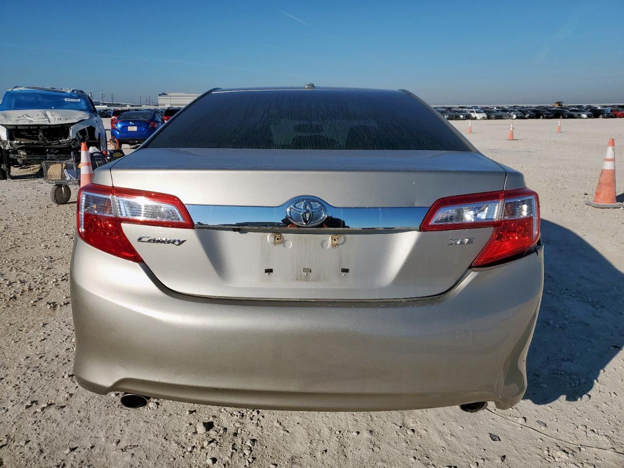 2014 Toyota Camry - Фото 6