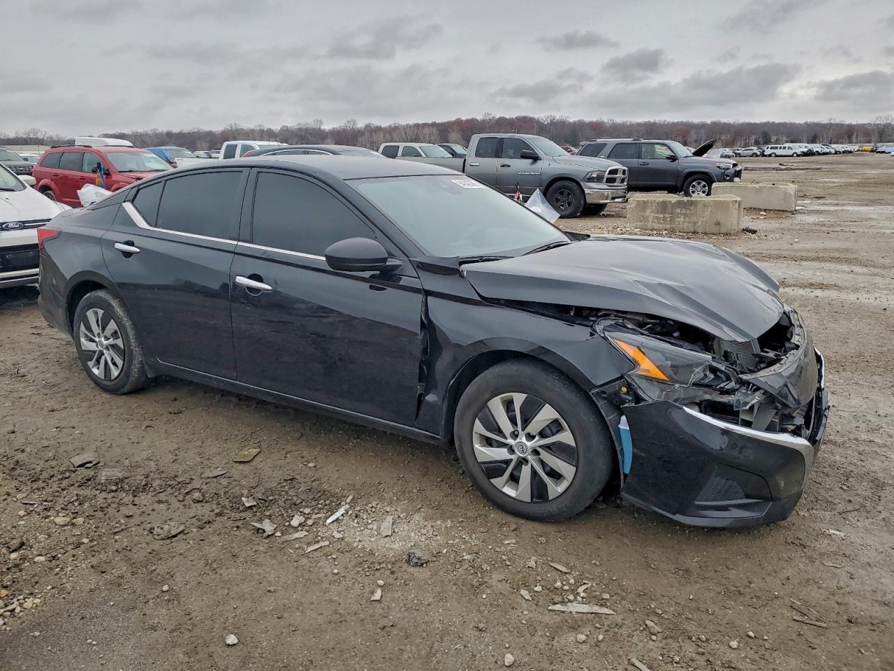 2024 Niss Altima S - Image 4