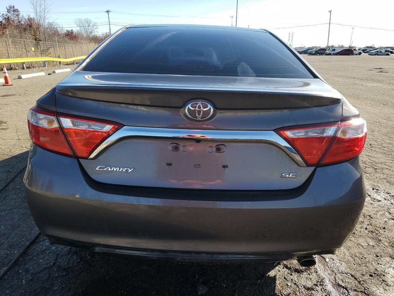 2017 Toyota Camry Se - Фото 6