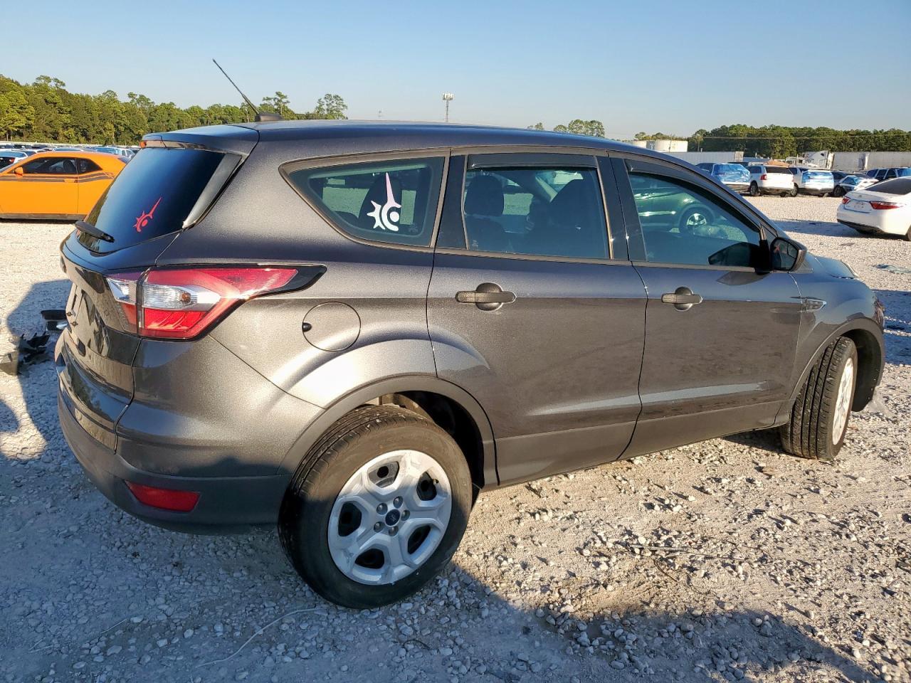 2017 Ford Escape S - Фото 3
