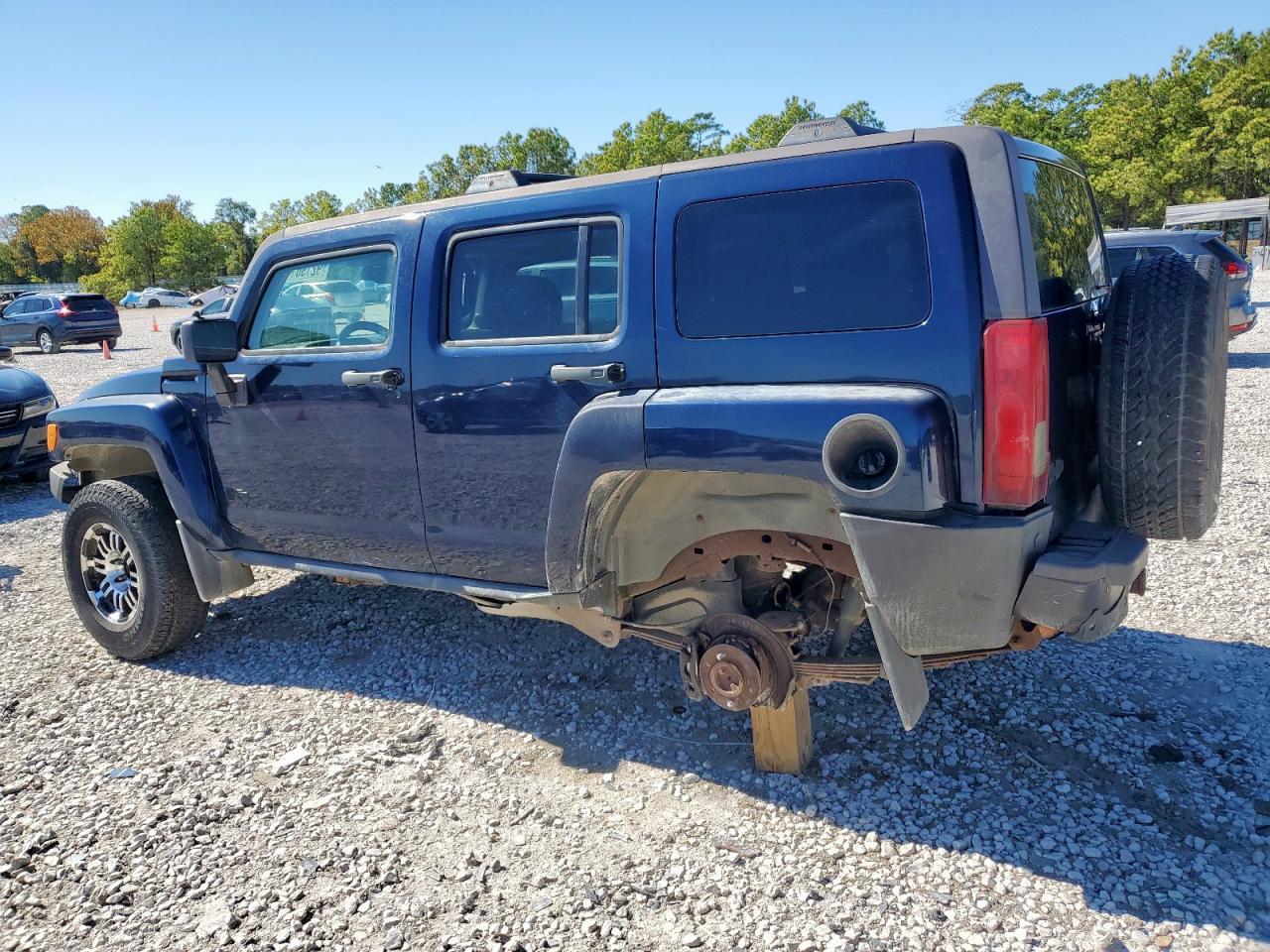 2007 Hummer H3 - Image 2