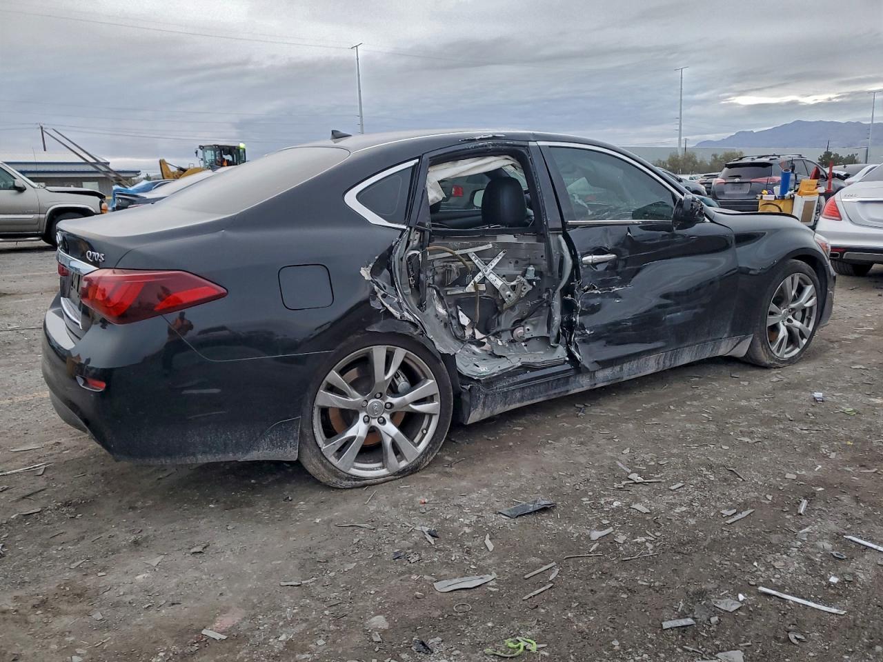 2017 Infiniti Q70 3.7 - Фото 3