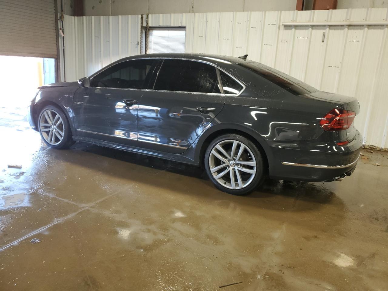 2017 Volkswagen Passat R-Line - Image 2