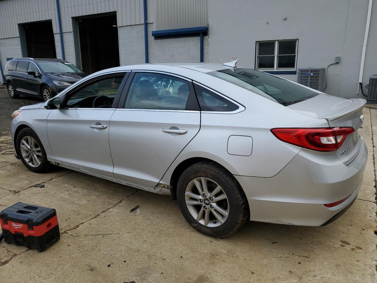 2016 Hyundai Sonata Se - Image 2