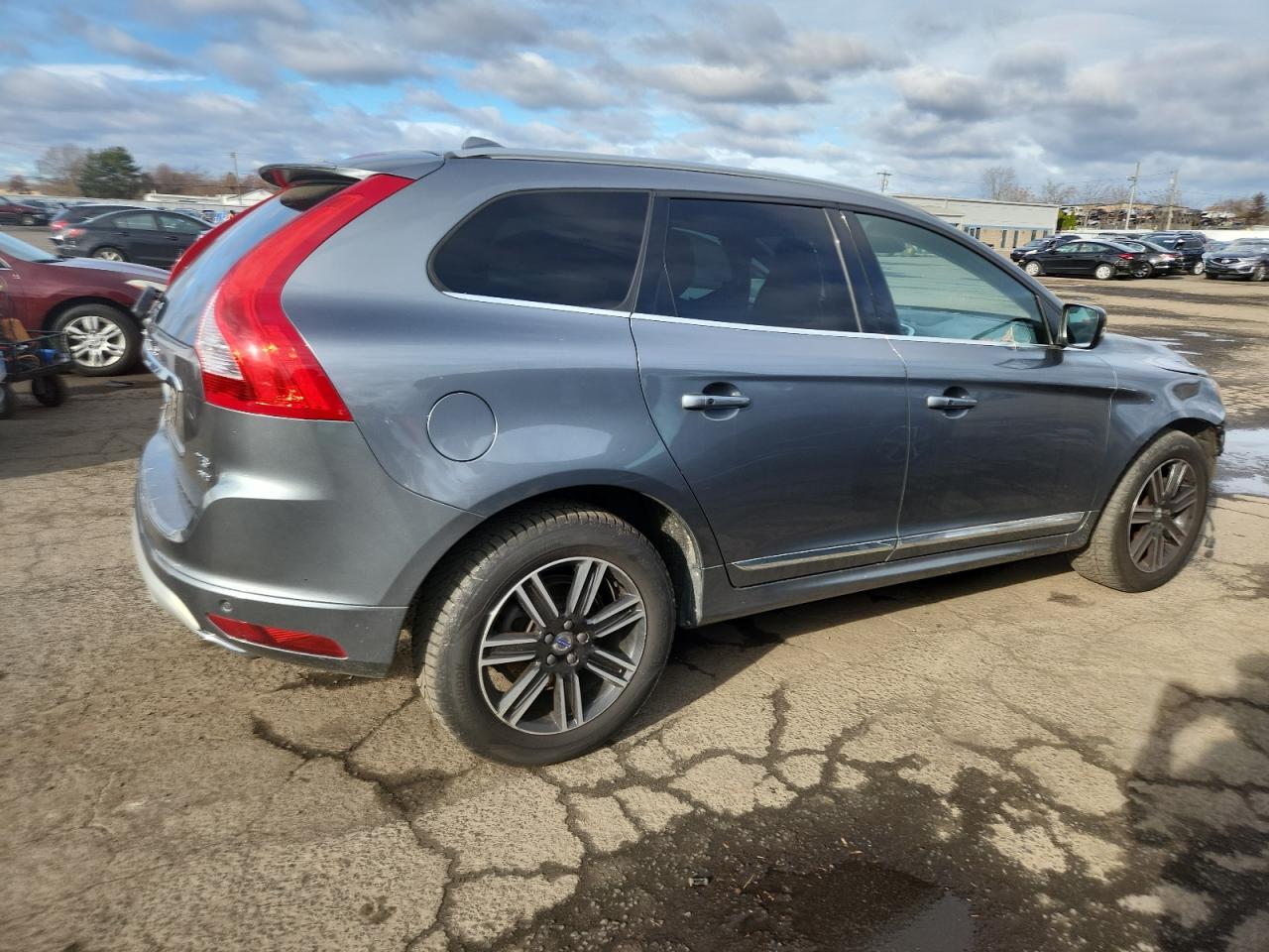 2017 Volvo Xc60 T5 Dynamic - Image 3