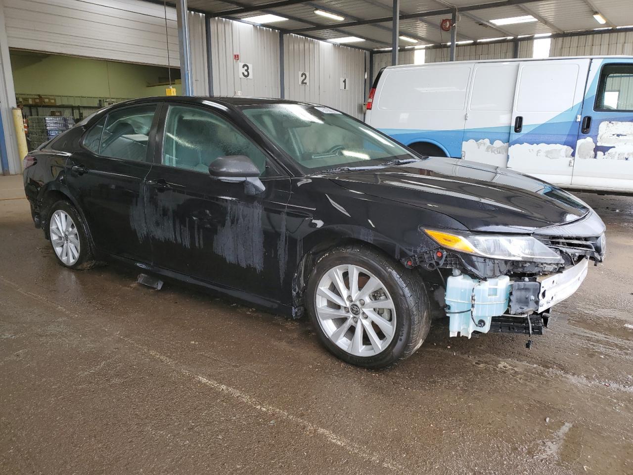 2021 Toyota Camry Le - Фото 4