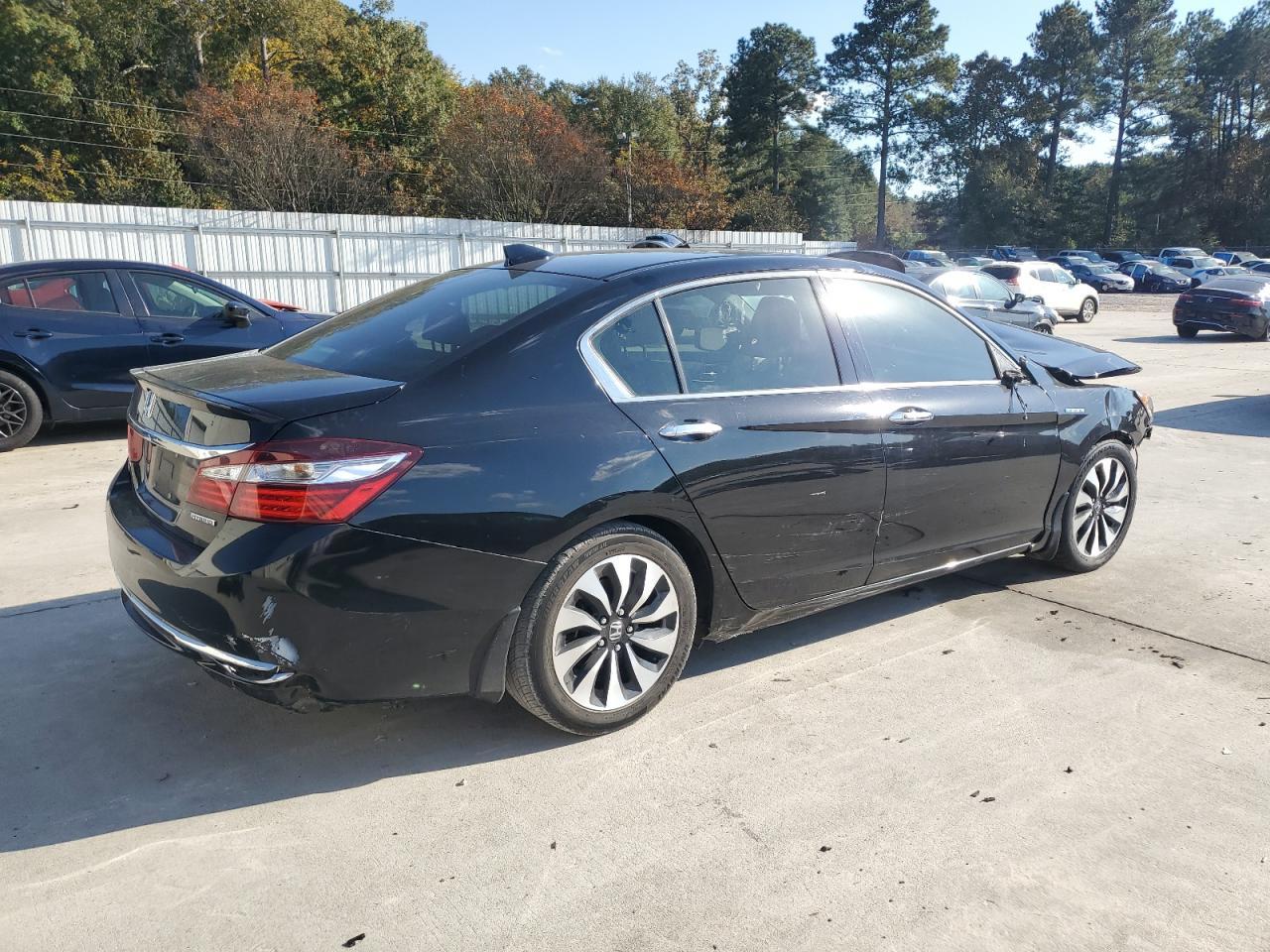 2017 Honda Accord Hybrid Exl - Image 3