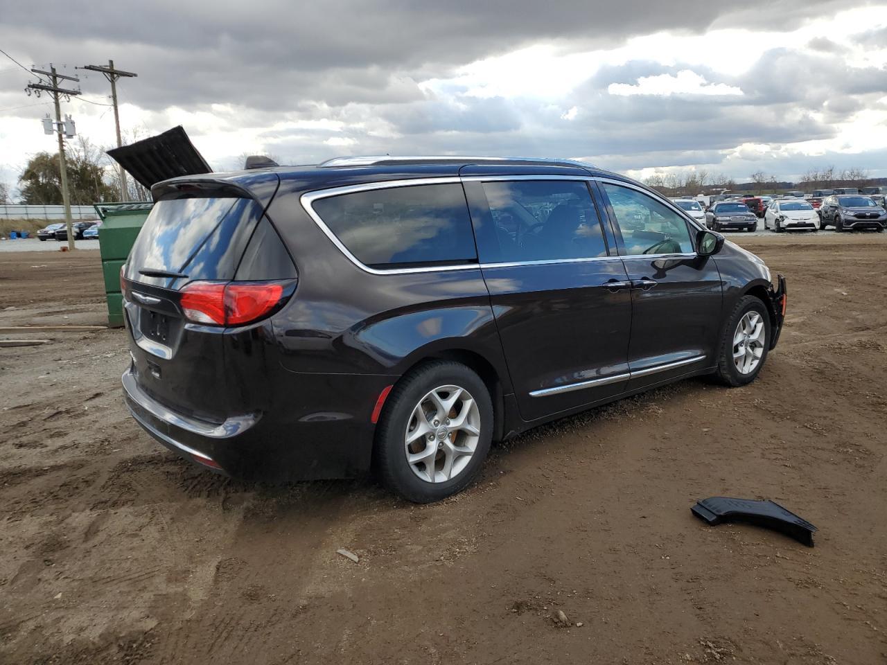 2018 Chrysler Pacifica Touring L Plus - Image 3