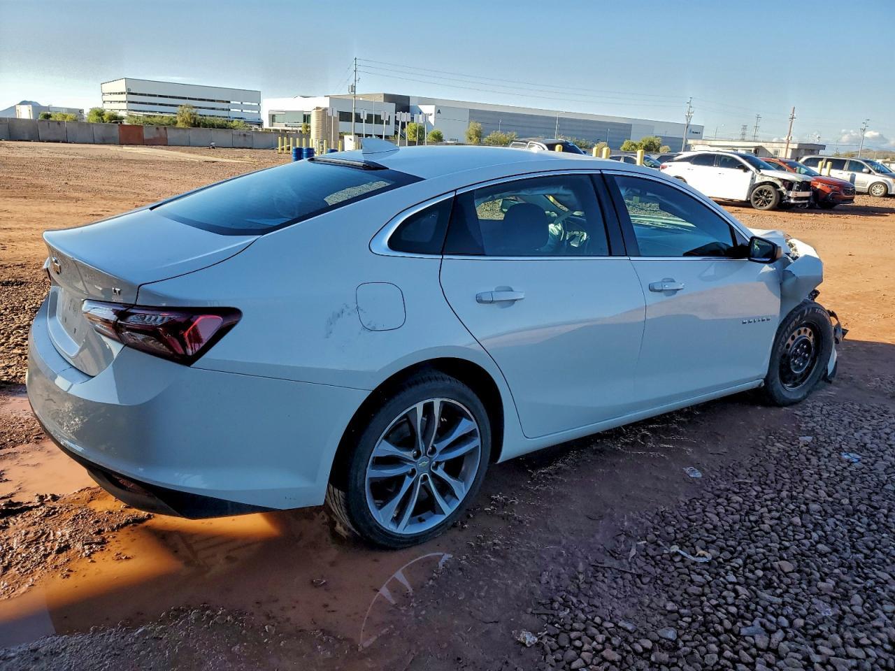 2022 Chevrolet Malibu Lt - Image 3