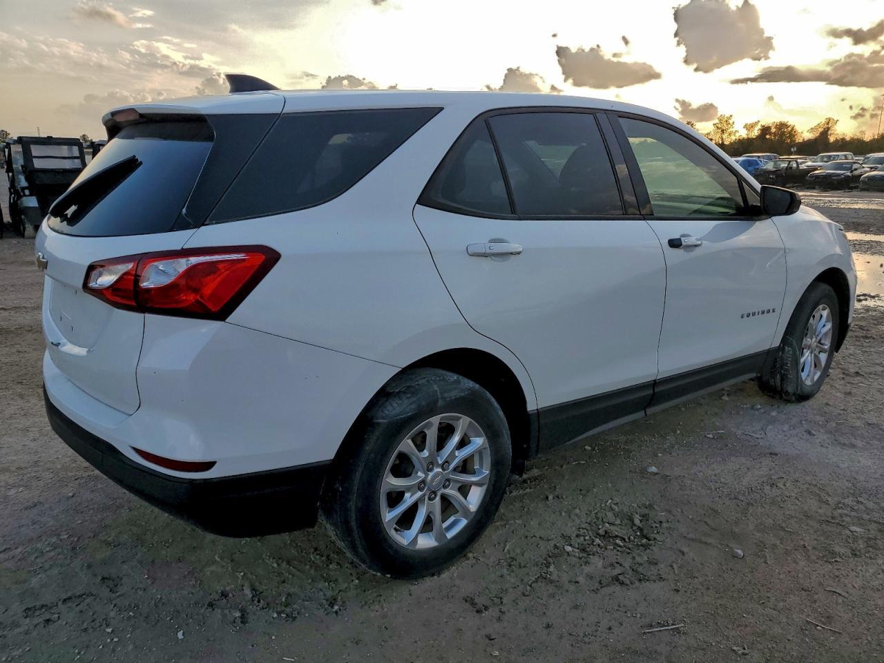 2019 Chevrolet Equinox Ls - Фото 3