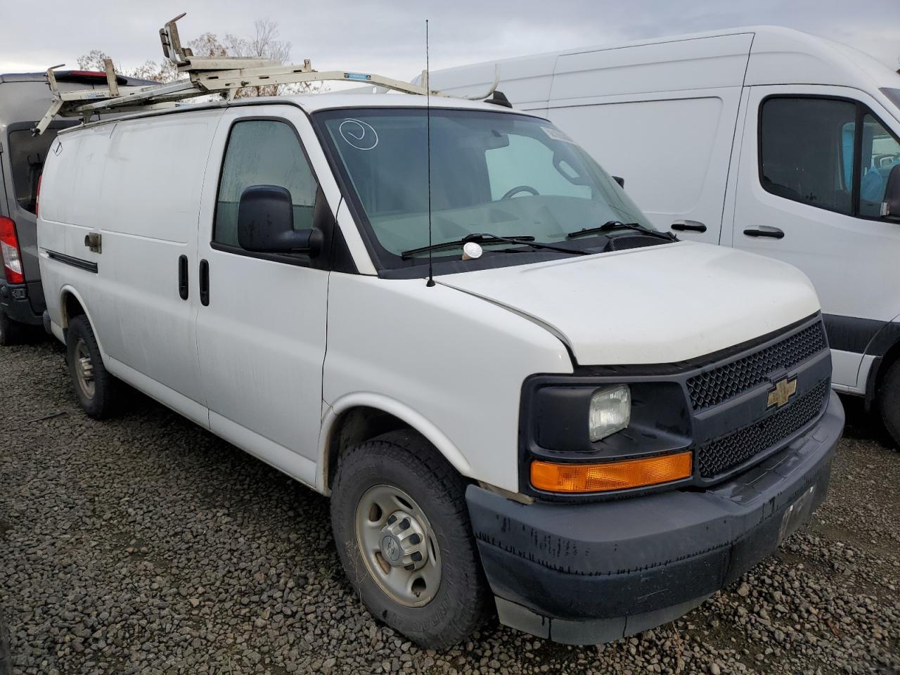 2017 Chevrolet Express - Фото 4