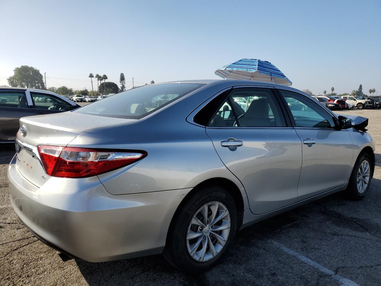 2017 Toyota Camry Le - Фото 3