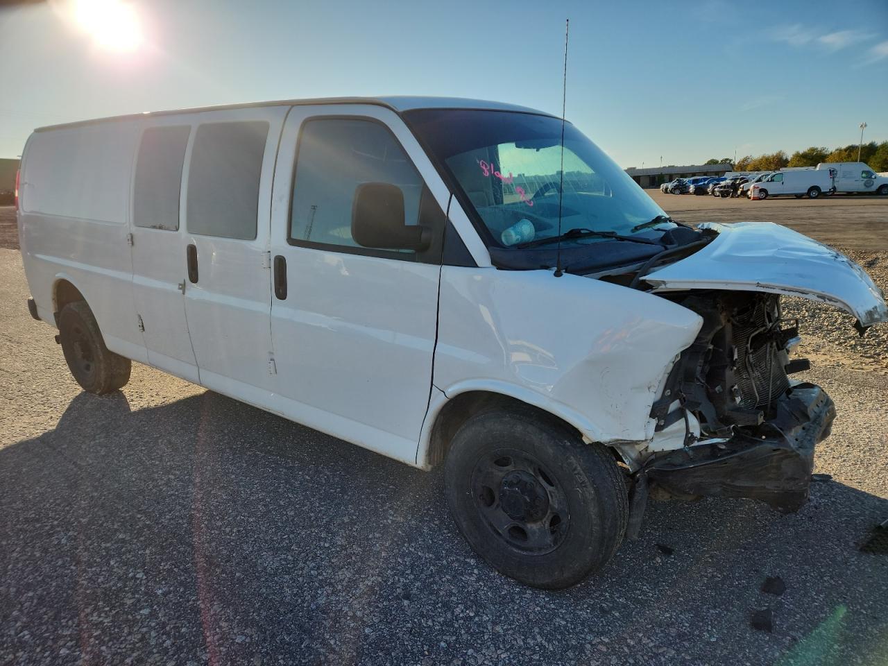 2015 Chevrolet Express G2 Delivery Van - Фото 4