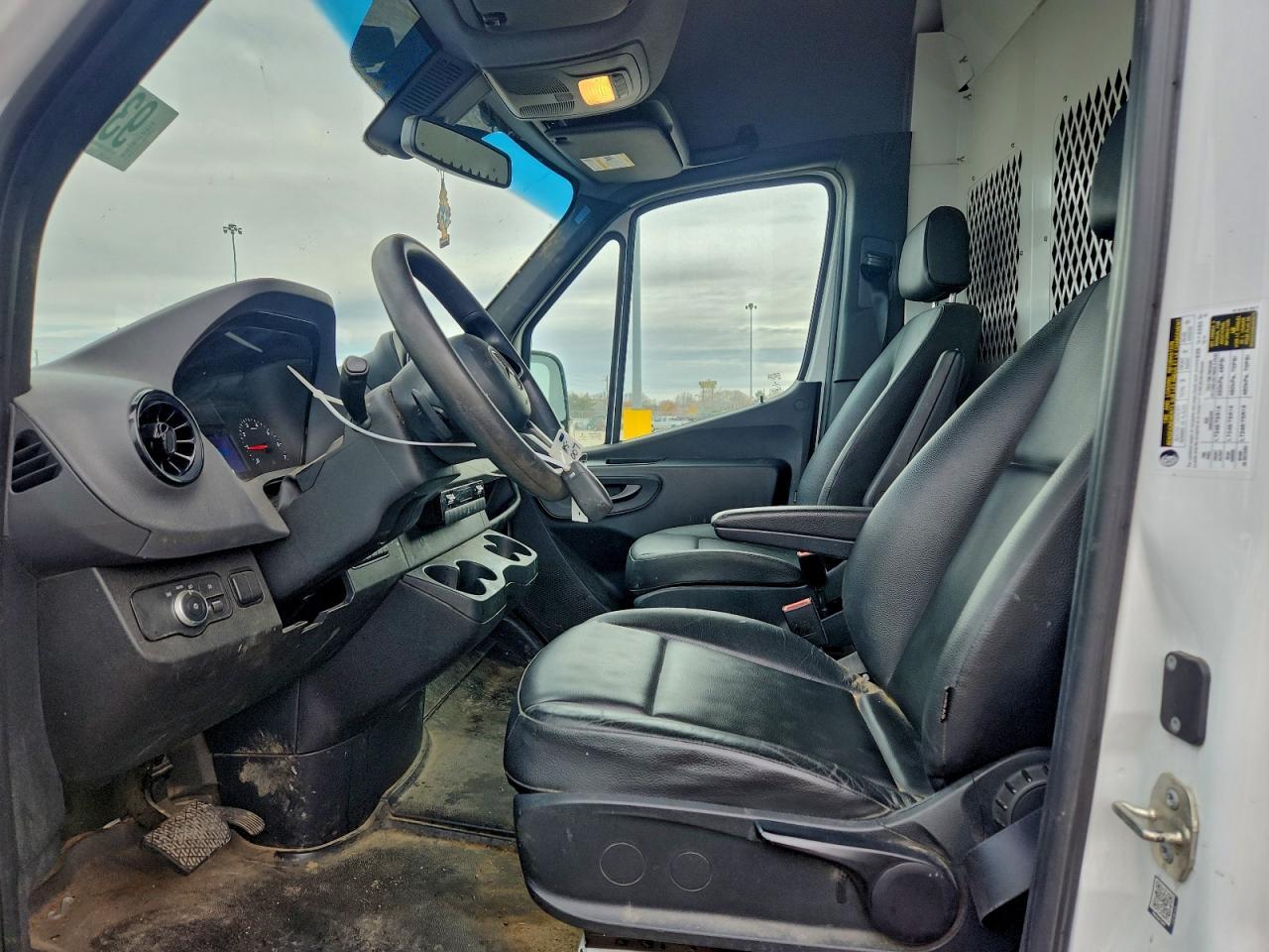 2021 Mercedes Benz Sprinter Delivery Van - Фото 7