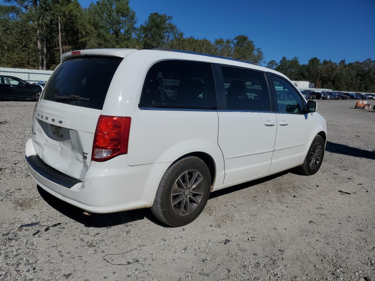 2017 Dodge Grand Caravan Sxt - Image 3