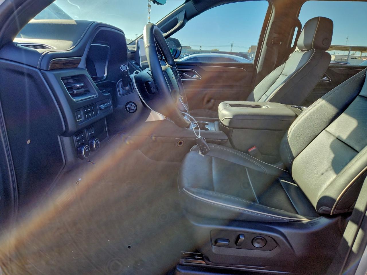 2023 Chevrolet Suburban K1500 Premier - Image 7