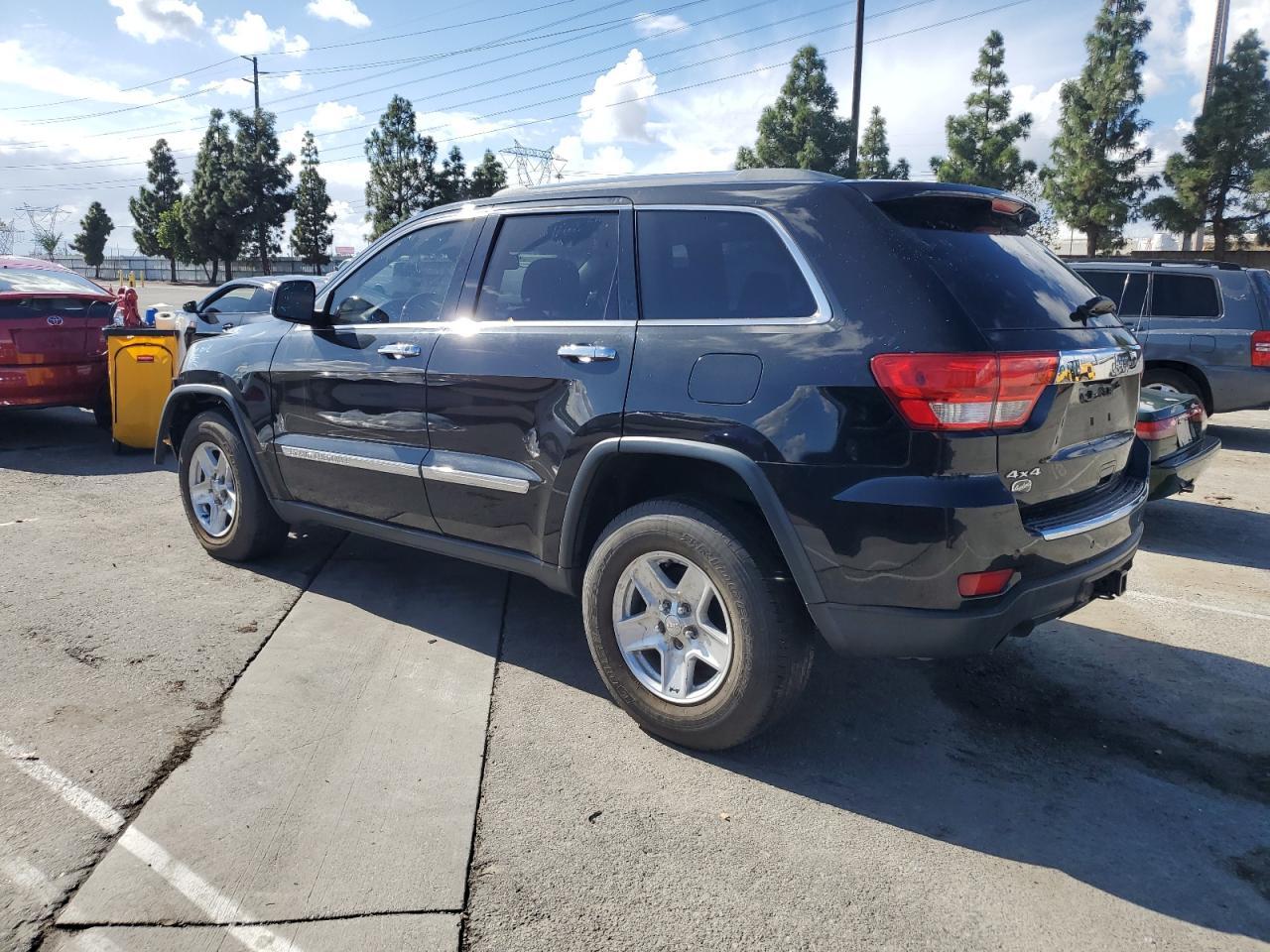 2012 Jeep Grand Cherokee Overland - Image 2