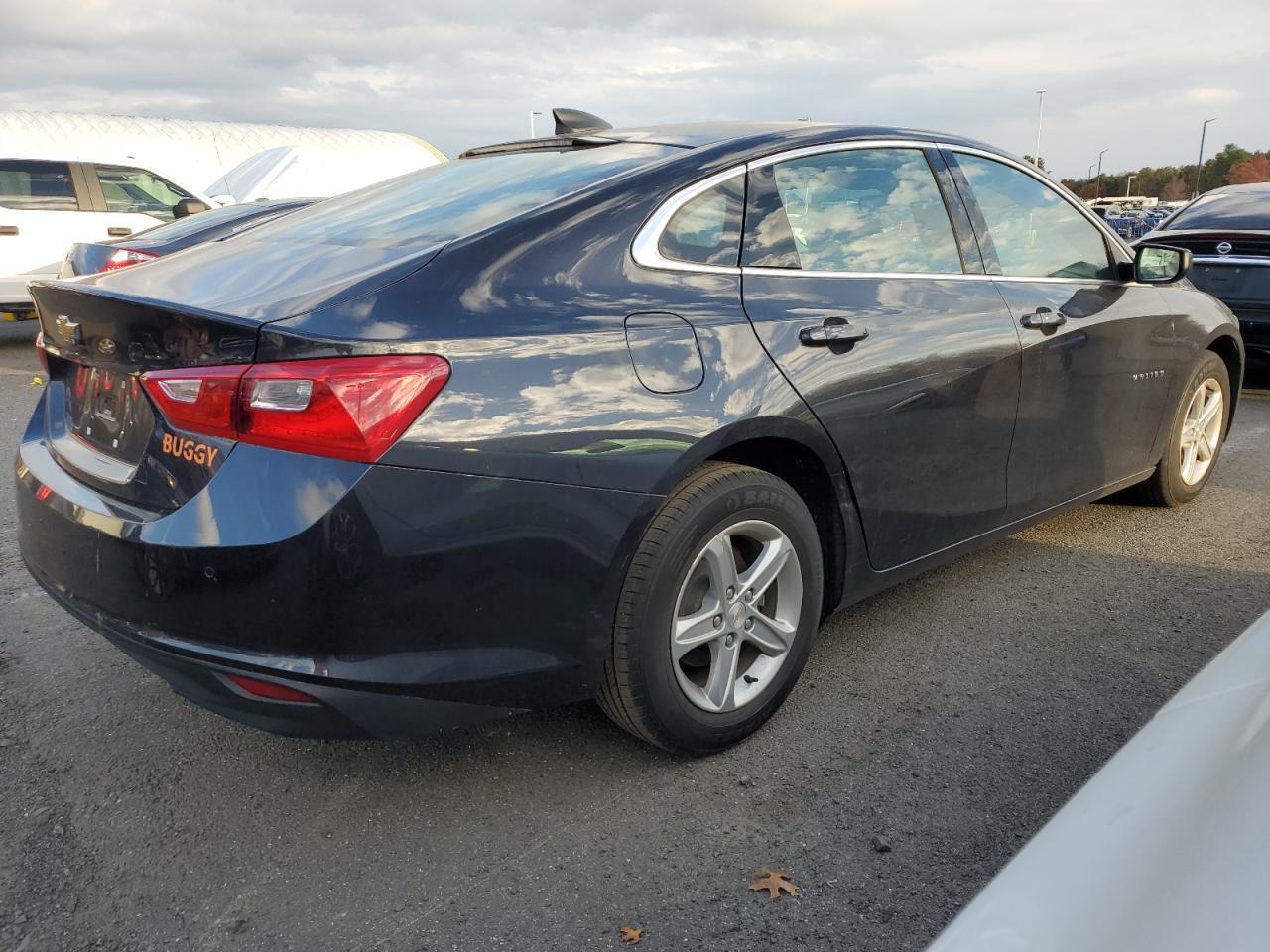 2022 Chevrolet Malibu Ls - Фото 3