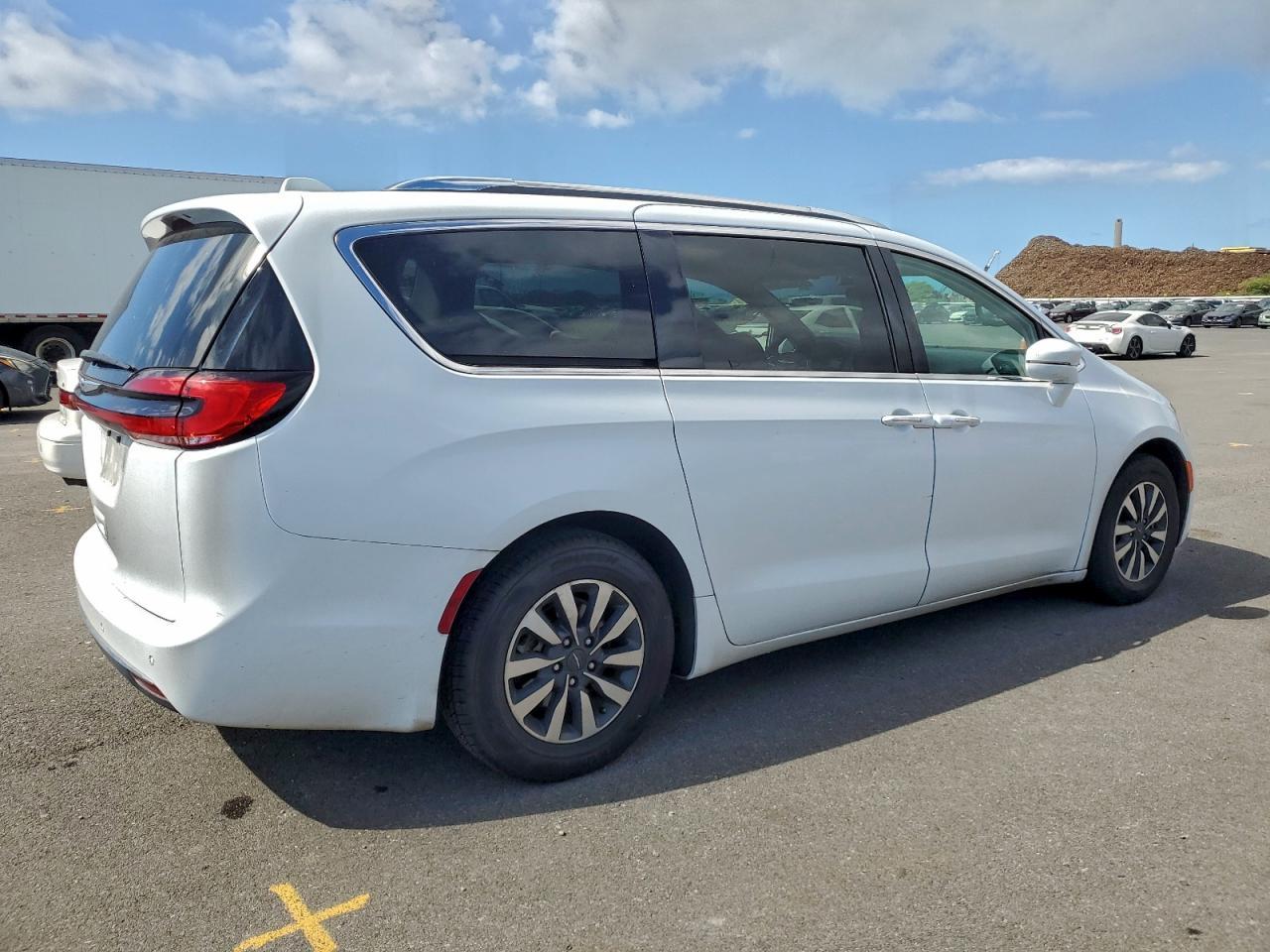 2021 Chrysler Pacifica Touring L - Фото 3