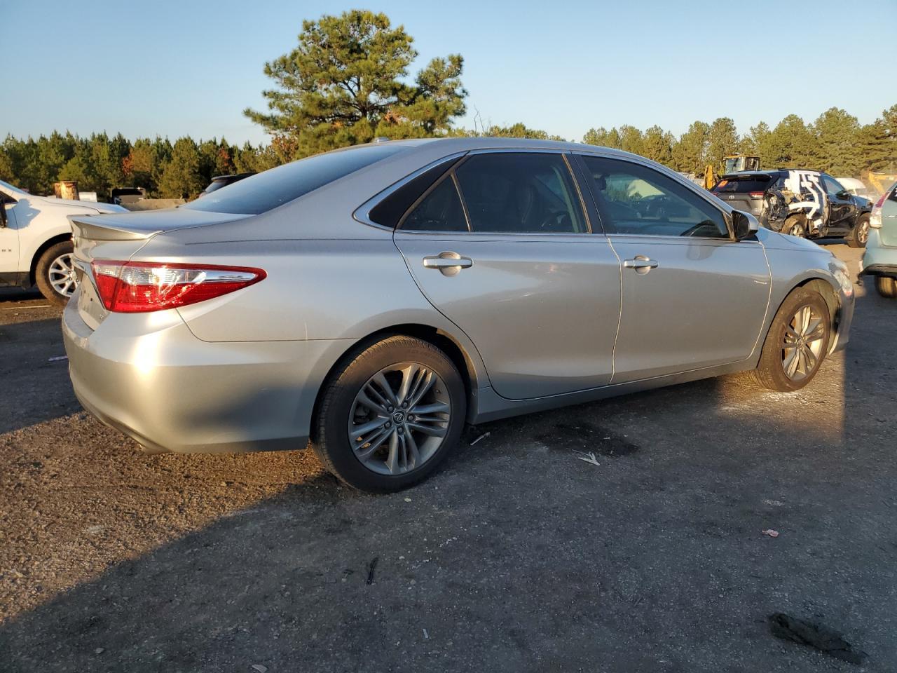 2016 Toyota Camry Le - Фото 3